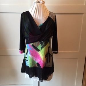 RACHEL COLE woman’s colorful top size M